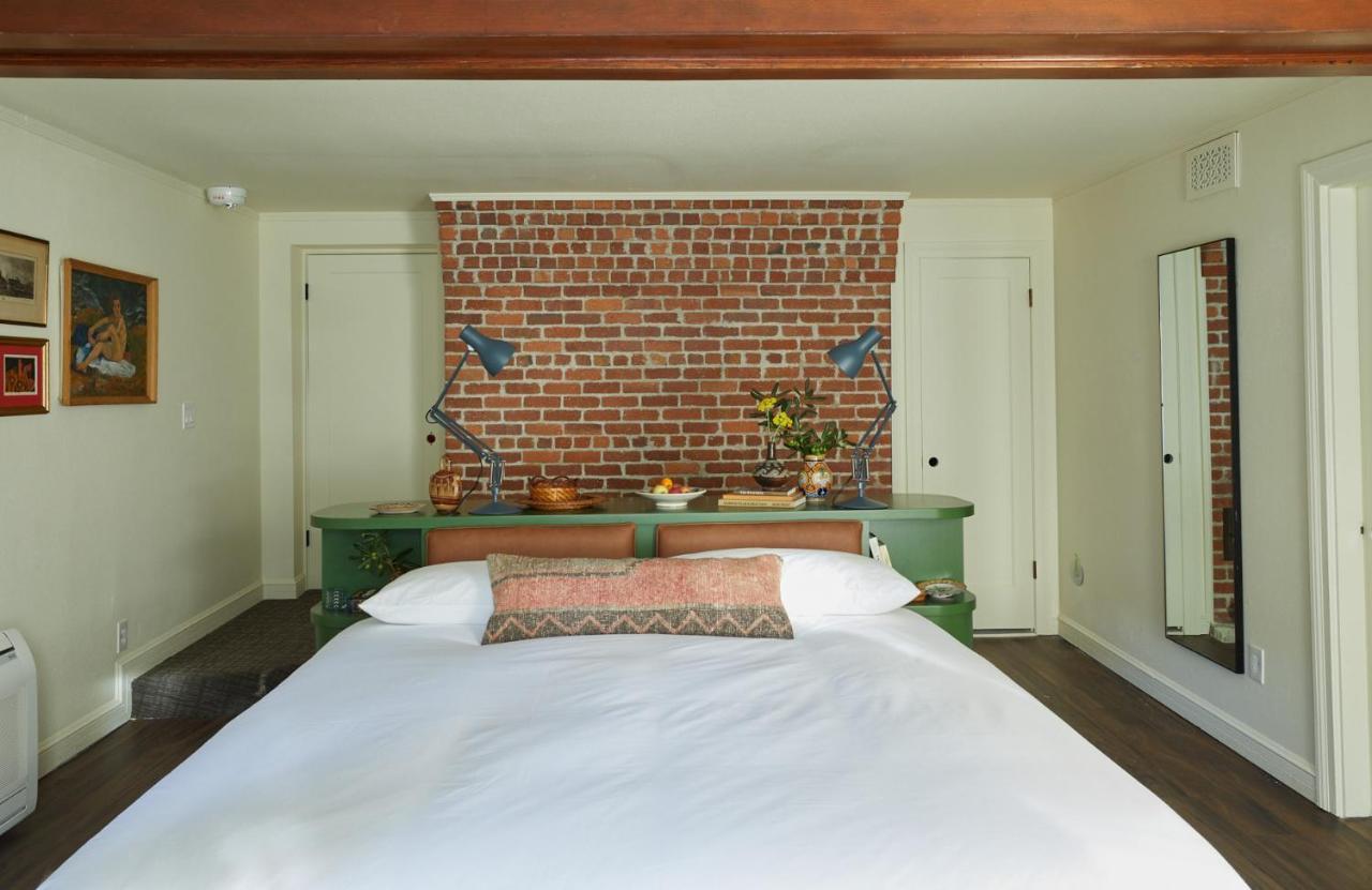 The Stavrand Hotel Гърнвил Екстериор снимка